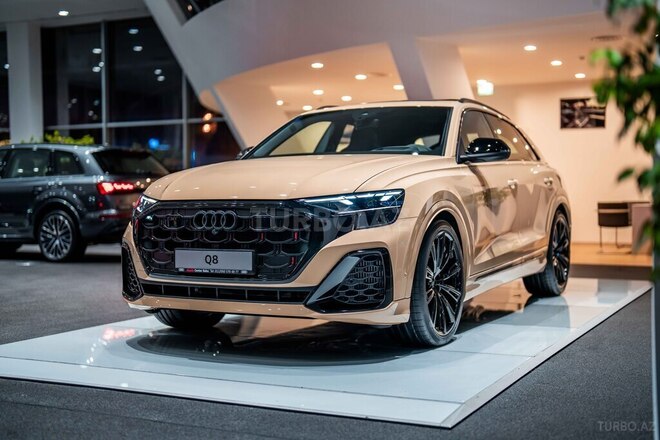 Audi Q8-1