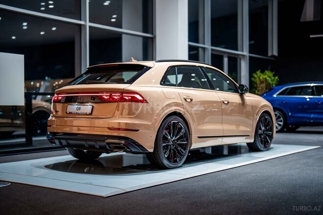 Audi Q8-4