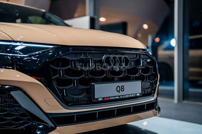 Audi Q8-7