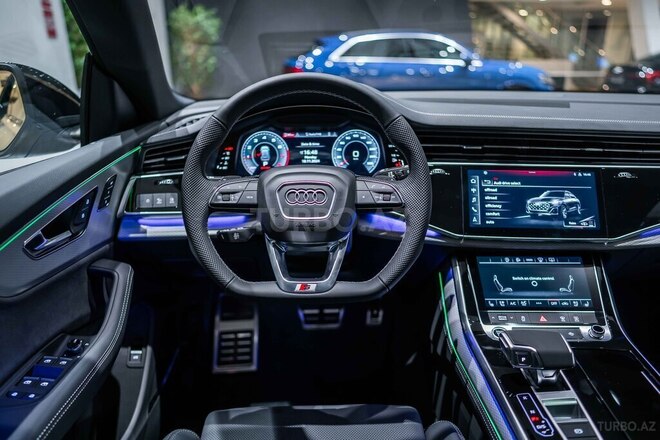 Audi Q8-9