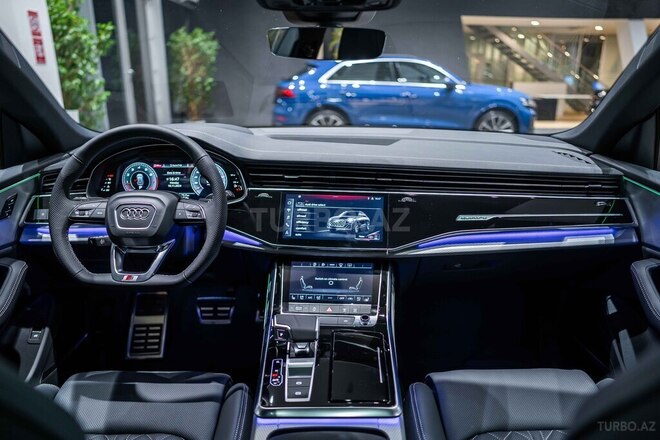 Audi Q8-8