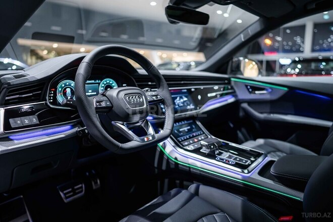 Audi Q8-10
