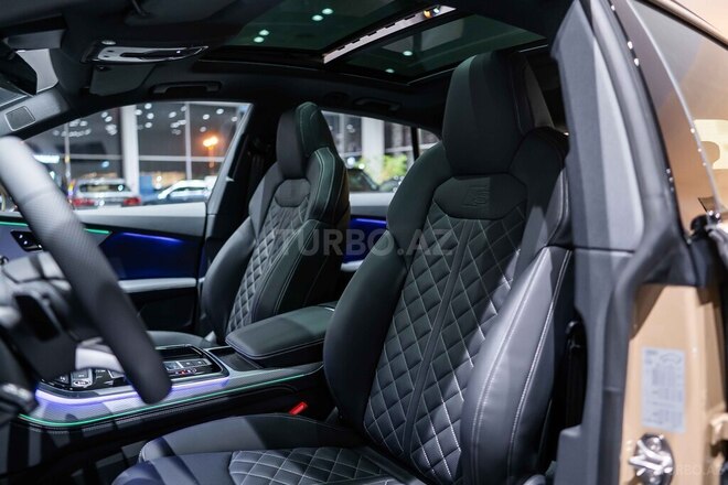 Audi Q8-11