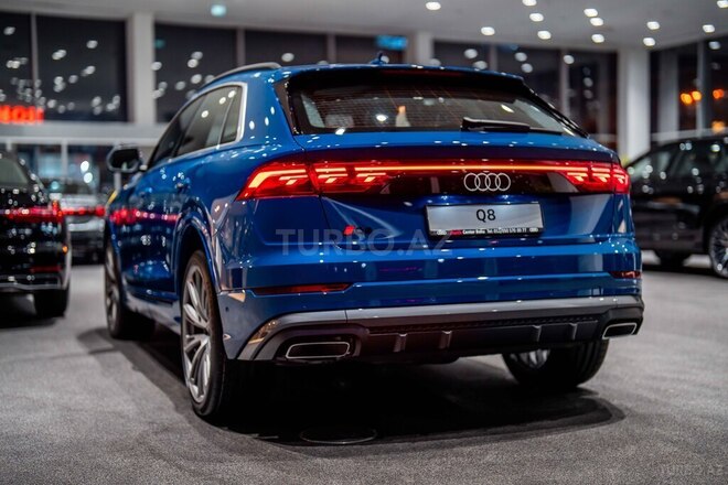 Audi Q8-7