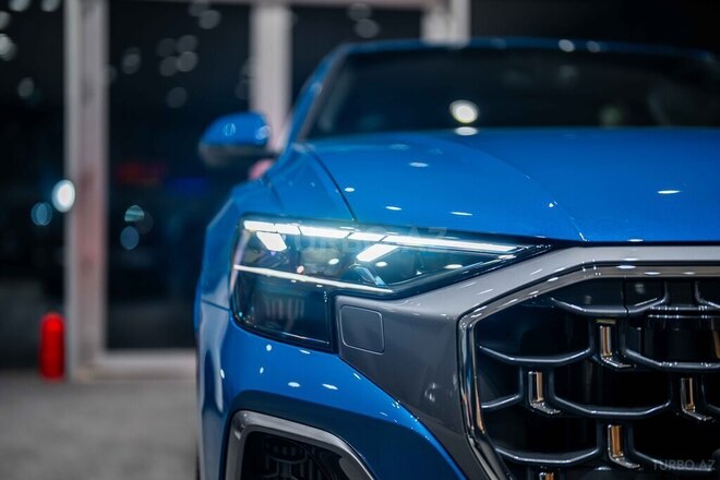 Audi Q8-8