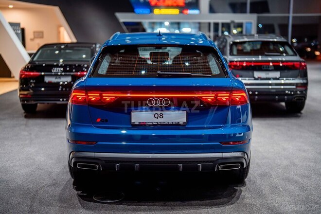 Audi Q8-6