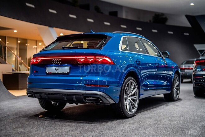 Audi Q8-5