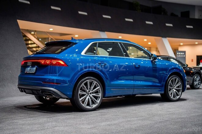Audi Q8-4