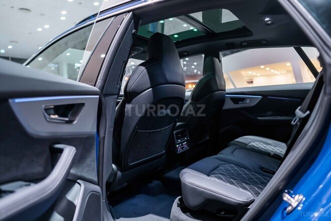 Audi Q8-15