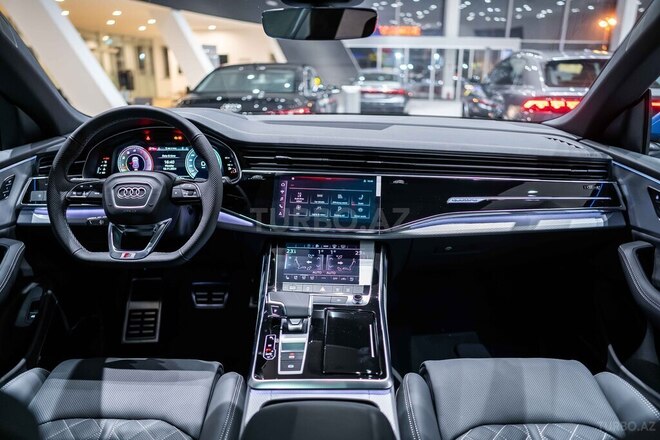 Audi Q8-11