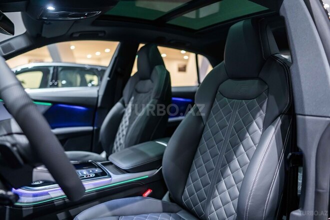 Audi Q8-11