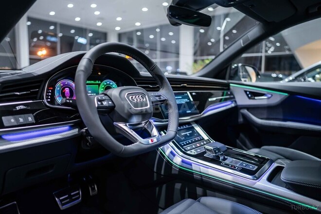 Audi Q8-10
