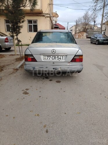 Mercedes E 200 d 1993, 647,139 km - 2.0 л - Sumqayıt
