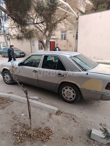 Mercedes E 200 d 1993, 647,139 km - 2.0 л - Sumqayıt