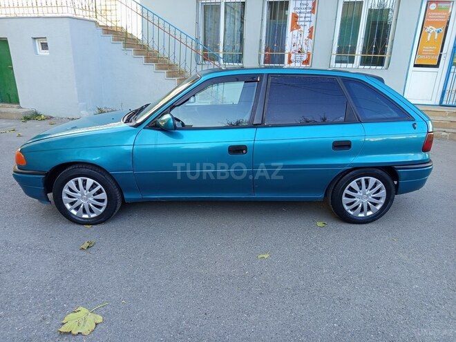 Opel Astra 1995, 228,000 km - 1.4 l - Bakı