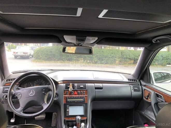 Mercedes E 320 4MATIC 2001, 410,000 km - 3.2 l - Zaqatala