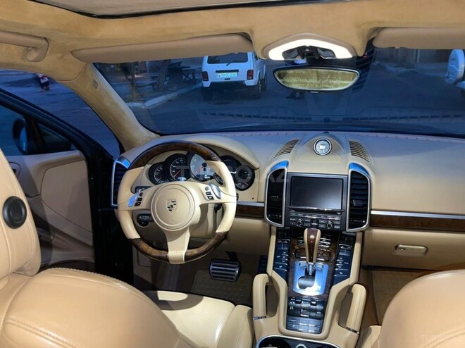 Porsche Cayenne Turbo 2011, 180,000 km - 4.8 l - Yevlax