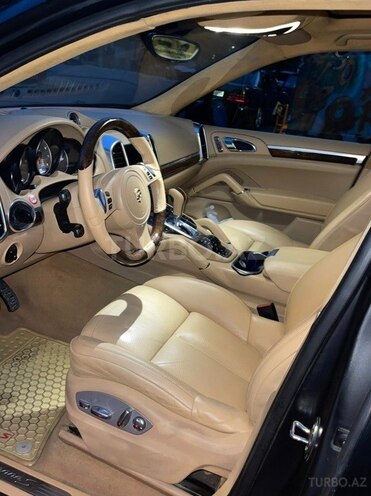 Porsche Cayenne Turbo 2011, 180,000 km - 4.8 l - Yevlax