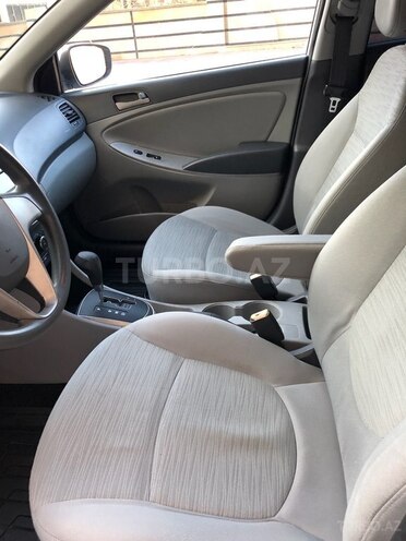 Hyundai Accent 2015, 218,000 km - 1.6 l - Bakı