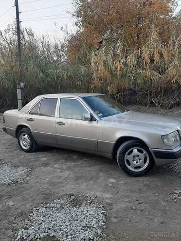 Mercedes E 200 d 1989, 486,000 km - 2.0 l - Ucar