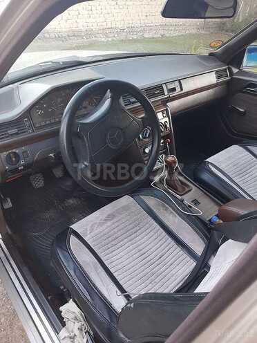 Mercedes E 200 d 1989, 486,000 km - 2.0 l - Ucar