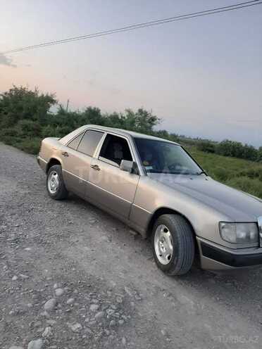 Mercedes E 200 d 1989, 486,000 km - 2.0 l - Ucar