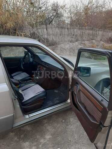 Mercedes E 200 d 1989, 486,000 km - 2.0 l - Ucar