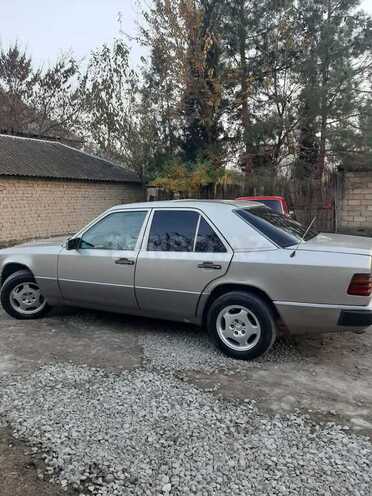 Mercedes E 200 d 1989, 486,000 km - 2.0 l - Ucar