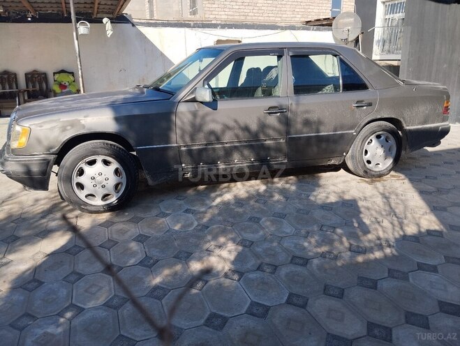Mercedes E 220 1986, 290,000 km - 2.6 л - Bakı