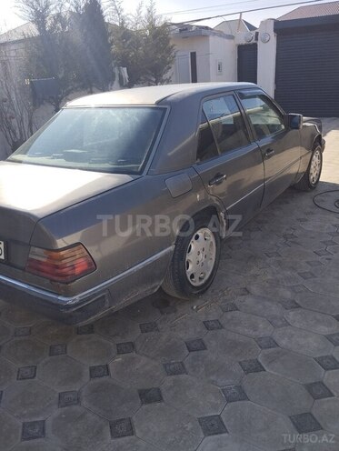 Mercedes E 220 1986, 290,000 km - 2.6 л - Bakı