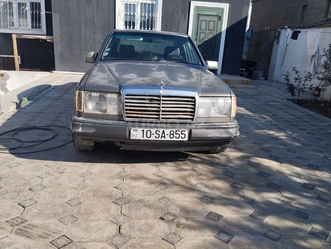Mercedes E 220 1986, 290,000 km - 2.6 л - Bakı