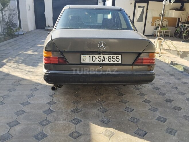 Mercedes E 220 1986, 290,000 km - 2.6 л - Bakı