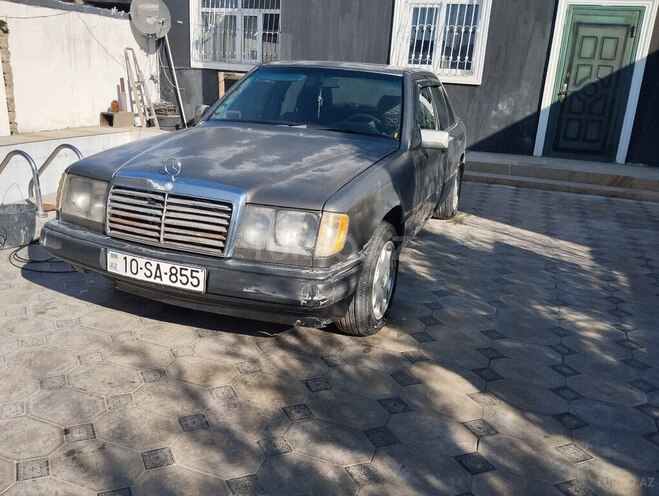 Mercedes E 220 1986, 290,000 km - 2.6 л - Bakı
