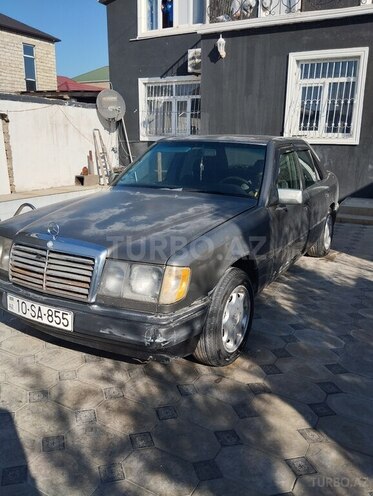 Mercedes E 220 1986, 290,000 km - 2.6 л - Bakı