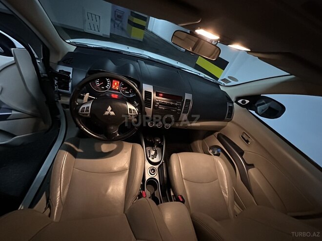 Mitsubishi Outlander 2010, 178,000 km - 3.0 l - Bakı