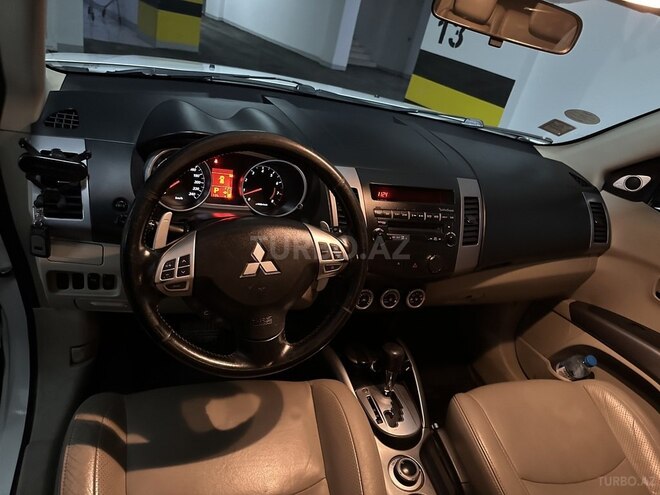 Mitsubishi Outlander 2010, 178,000 km - 3.0 l - Bakı