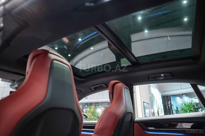 Porsche Macan 4-13