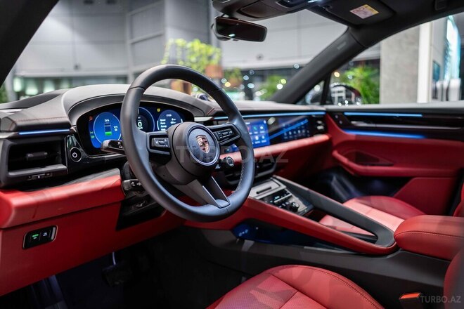 Porsche Macan 4-10