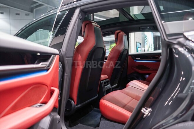 Porsche Macan 4-12