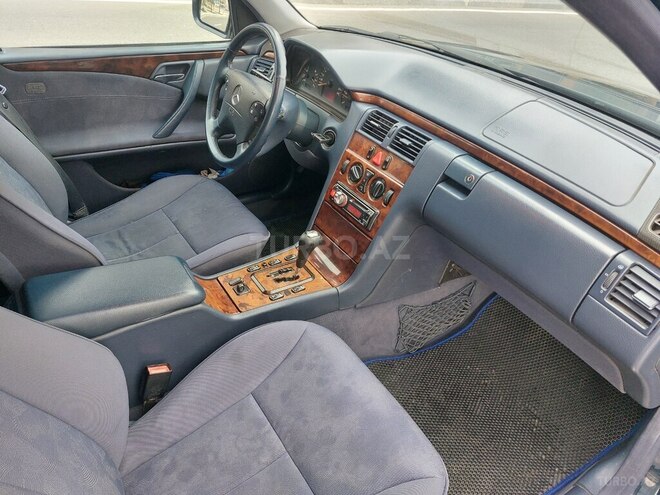 Mercedes E 220 d 1999, 425,000 km - 2.2 l - Bakı