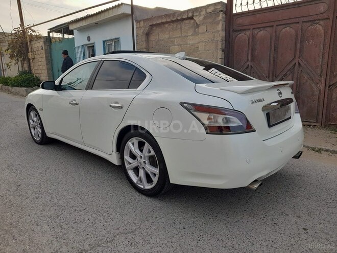 Nissan Maxima-2