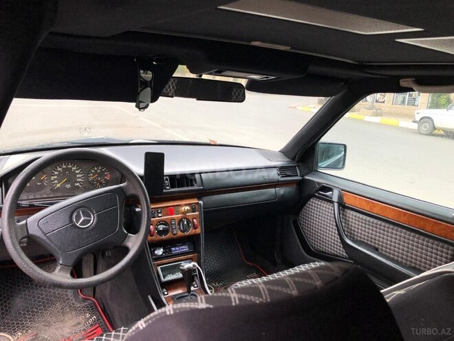 Mercedes E 220 1994, 609,000 km - 2.2 l - Bakı