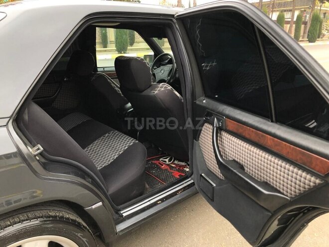 Mercedes E 220 1994, 609,000 km - 2.2 l - Bakı