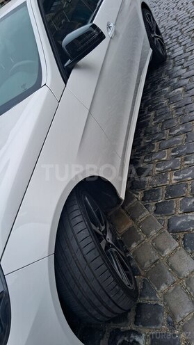 Mercedes E 220 d-6