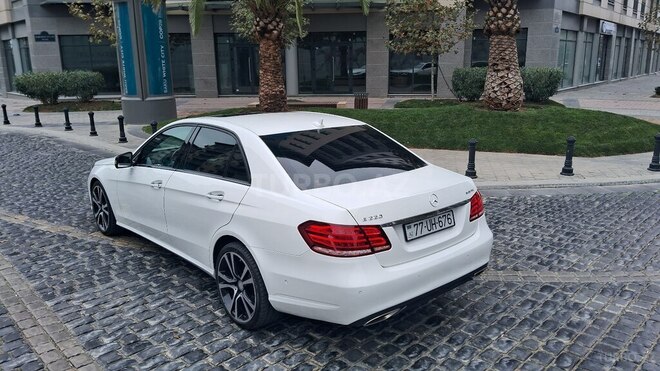 Mercedes E 220 d-12