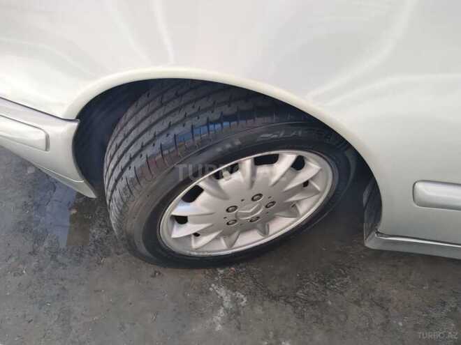 Mercedes E 220 d 1999, 570,000 km - 2.2 л - Bakı