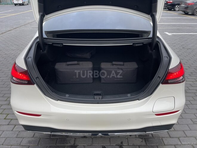 Mercedes E 300 e-17