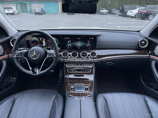 Mercedes E 300 e-9