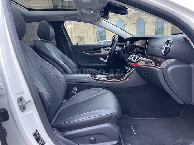 Mercedes E 300 e-13