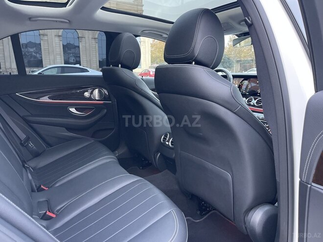 Mercedes E 300 e-16